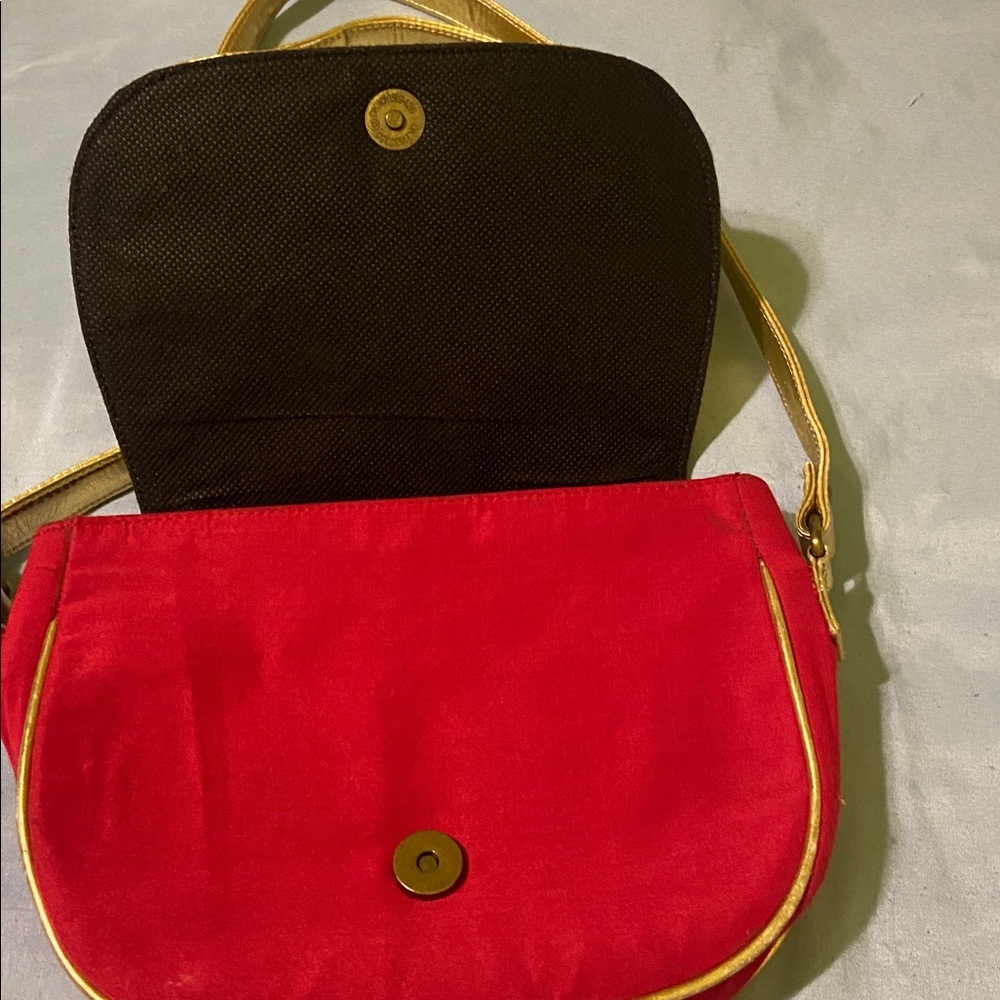 POTLI’S Embroidered Crossbody Bag - Picture 4 of 8